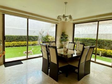 Venta de casa en Bosque Esmeralda muy amplia y muy buena distribución.