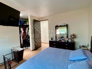 Venta de casa en Bosque Esmeralda muy amplia y muy buena distribución.