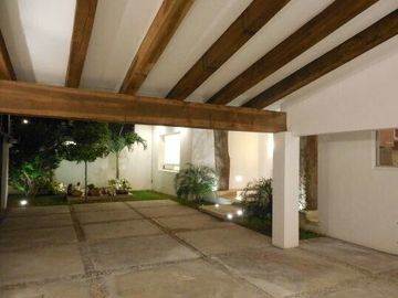 Casa con 4 recámaras y alberca, en venta, Fraccionamiento Montebello