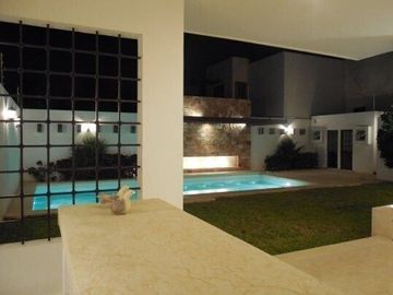 Casa con 4 recámaras y alberca, en venta, Fraccionamiento Montebello