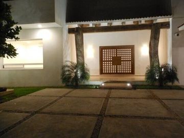 Casa con 4 recámaras y alberca, en venta, Fraccionamiento Montebello