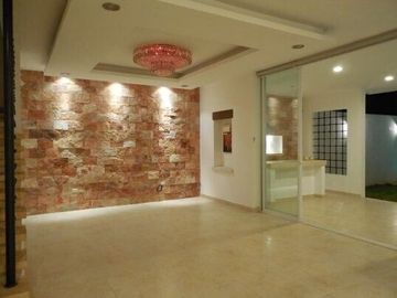 Casa con 4 recámaras y alberca, en venta, Fraccionamiento Montebello