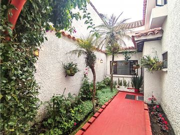 VENTA CASA PONTEVEDRA BOGOTA