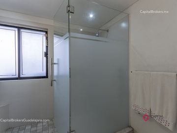 Residencia de Lujo en Venta en Colinas de San Javier, con Alberca