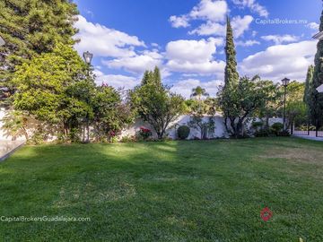 Residencia de Lujo en Venta en Colinas de San Javier, con Alberca