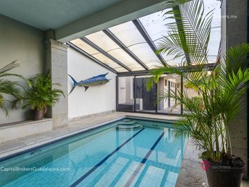 Residencia de Lujo en Venta en Colinas de San Javier, con Alberca