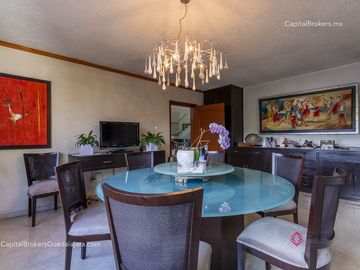 Residencia de Lujo en Venta en Colinas de San Javier, con Alberca