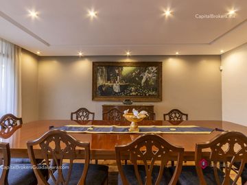 Residencia de Lujo en Venta en Colinas de San Javier, con Alberca