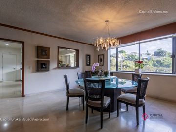 Residencia de Lujo en Venta en Colinas de San Javier, con Alberca