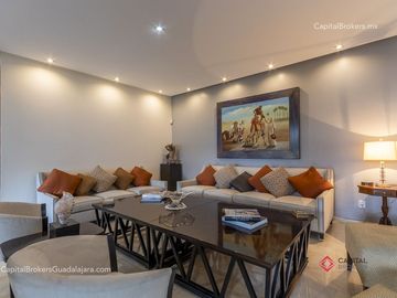 Residencia de Lujo en Venta en Colinas de San Javier, con Alberca