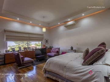 Residencia de Lujo en Venta en Colinas de San Javier, con Alberca