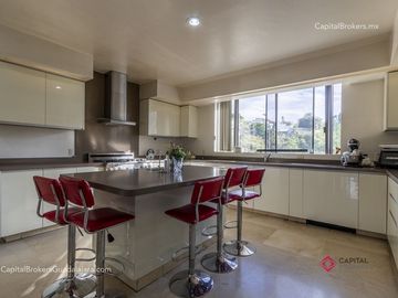 Residencia de Lujo en Venta en Colinas de San Javier, con Alberca