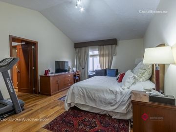Residencia de Lujo en Venta en Colinas de San Javier, con Alberca
