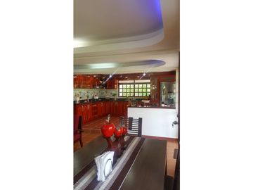VENTA HERMOSO CHALET DE RECREO