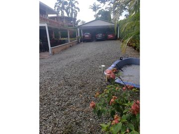 VENTA HERMOSO CHALET DE RECREO