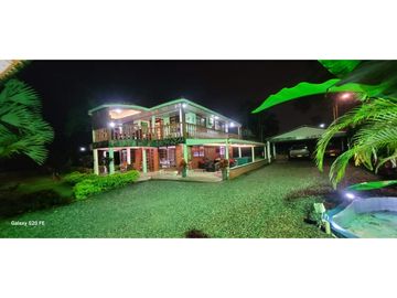 VENTA HERMOSO CHALET DE RECREO