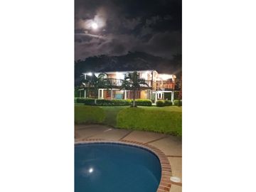 VENTA HERMOSO CHALET DE RECREO