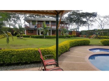 VENTA HERMOSO CHALET DE RECREO