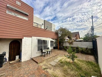 SE VENDE AMPLIA Y LUMINOSA CASA  / 6D / 3B /  2E / MACUL
