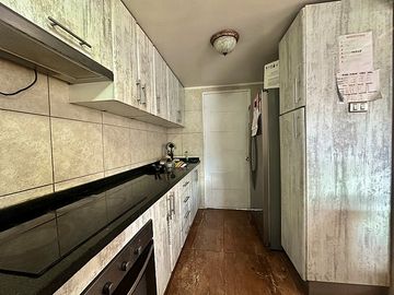 SE VENDE AMPLIA Y LUMINOSA CASA  / 6D / 3B /  2E / MACUL