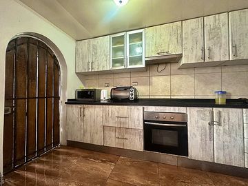 SE VENDE AMPLIA Y LUMINOSA CASA  / 6D / 3B /  2E / MACUL