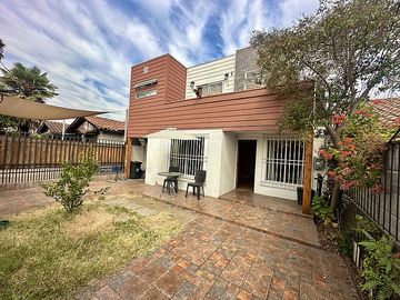 SE VENDE AMPLIA Y LUMINOSA CASA  / 6D / 3B /  2E / MACUL