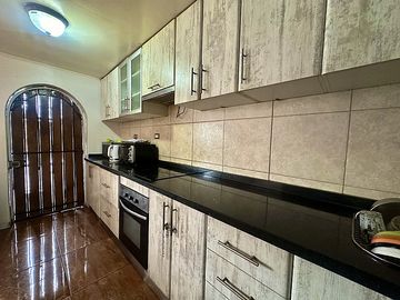 SE VENDE AMPLIA Y LUMINOSA CASA  / 6D / 3B /  2E / MACUL
