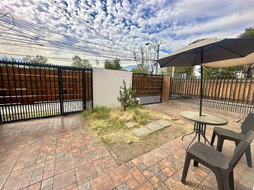 SE VENDE AMPLIA Y LUMINOSA CASA  / 6D / 3B /  2E / MACUL