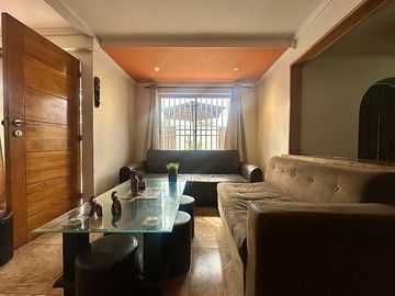 SE VENDE AMPLIA Y LUMINOSA CASA  / 6D / 3B /  2E / MACUL