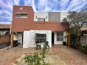 SE VENDE AMPLIA Y LUMINOSA CASA  / 6D / 3B /  2E / MACUL