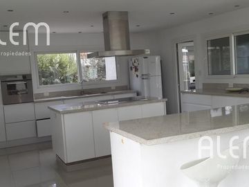 Casa en venta en El Ombú