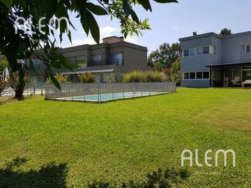 Casa en venta en El Ombú