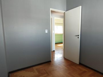 Av. San Juan al 3300 Departamento en Boedo 4 ambientes CON COCHERA