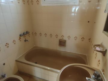 Av. San Juan al 3300 Departamento en Boedo 4 ambientes CON COCHERA