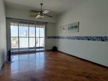 Av. San Juan al 3300 Departamento en Boedo 4 ambientes CON COCHERA