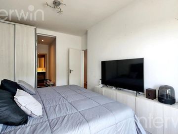 Departamento 2 ambientes con balcon y 2 cocheras - Pto. de Olivos