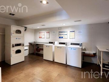 Departamento 2 ambientes con balcon y 2 cocheras - Pto. de Olivos