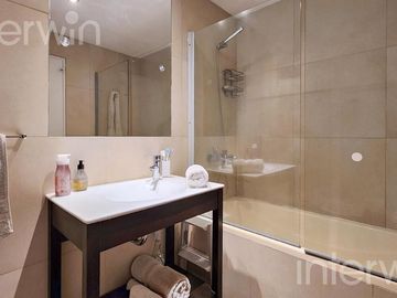 Departamento 2 ambientes con balcon y 2 cocheras - Pto. de Olivos