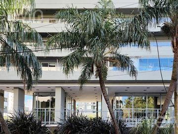 Departamento 2 ambientes con balcon y 2 cocheras - Pto. de Olivos