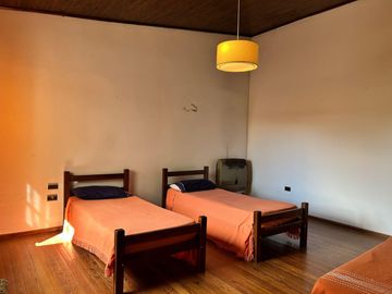 Casa céntrica de época con amplios espacios: ¡Ideal para renovar y crear tu hogar ideal!