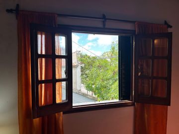 Casa céntrica de época con amplios espacios: ¡Ideal para renovar y crear tu hogar ideal!