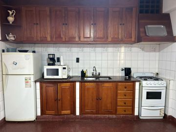 Casa céntrica de época con amplios espacios: ¡Ideal para renovar y crear tu hogar ideal!