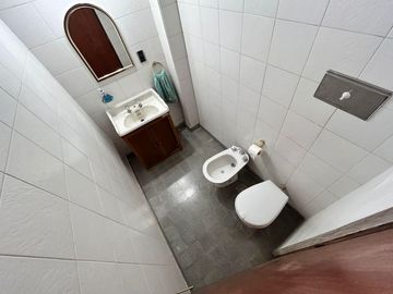 Casa céntrica de época con amplios espacios: ¡Ideal para renovar y crear tu hogar ideal!