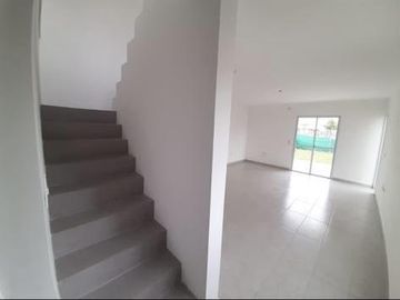 Casa en  VENTA/ALQUILER LAGUNA AZUL EZEIZA