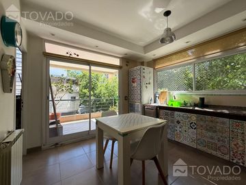 Piso de 3 ambientes de categoría en Caballito!