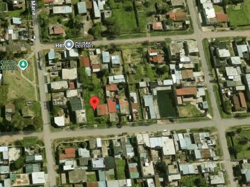 Casa en venta - 3 Dormitorios 1 Baño - Cochera - 687,4Mts2 - 9 De Abril