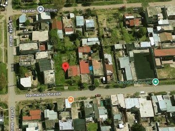 Casa en venta - 3 Dormitorios 1 Baño - Cochera - 687,4Mts2 - 9 De Abril