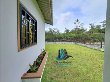 VENDO CASA AMOBLADA EN BOQUETE