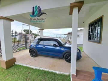 VENDO CASA AMOBLADA EN BOQUETE
