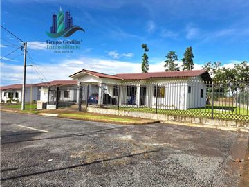 VENDO CASA AMOBLADA EN BOQUETE
